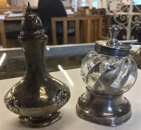 A pepper pot peppermill & pepper pot